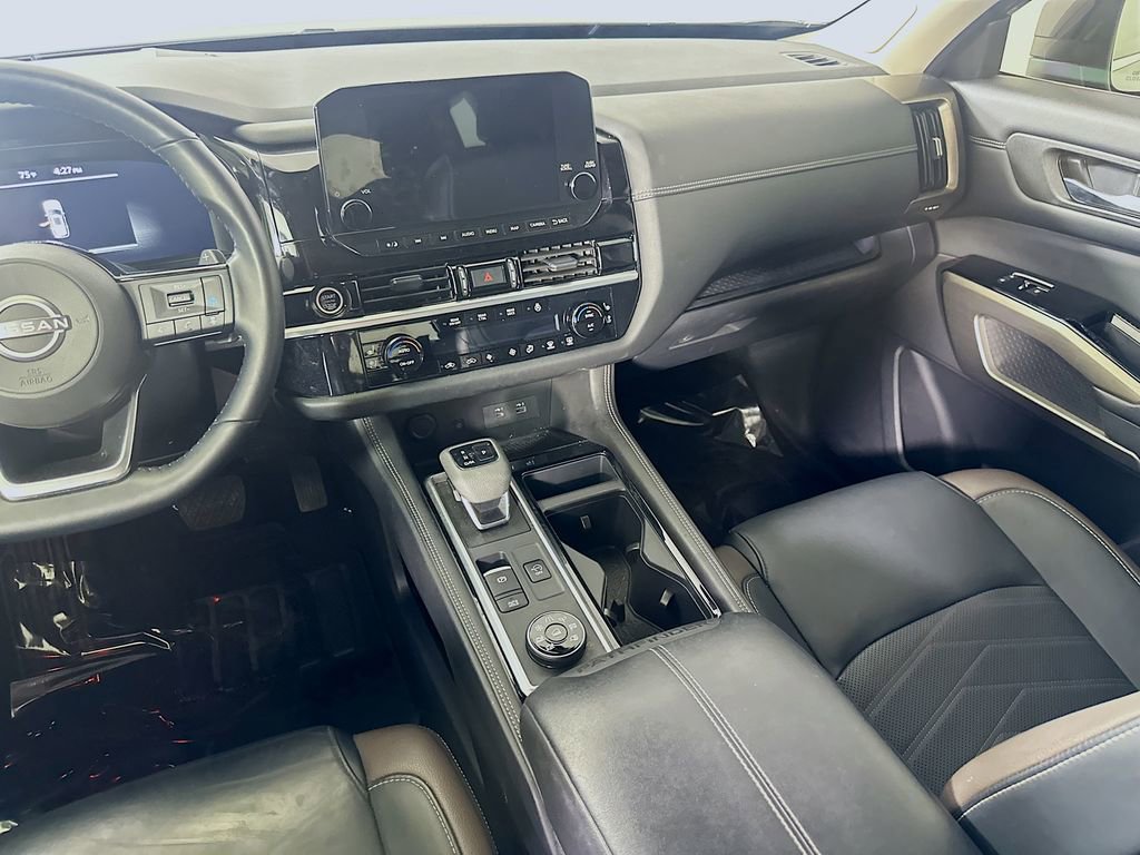 Used 2023 Nissan Pathfinder Platinum image 19