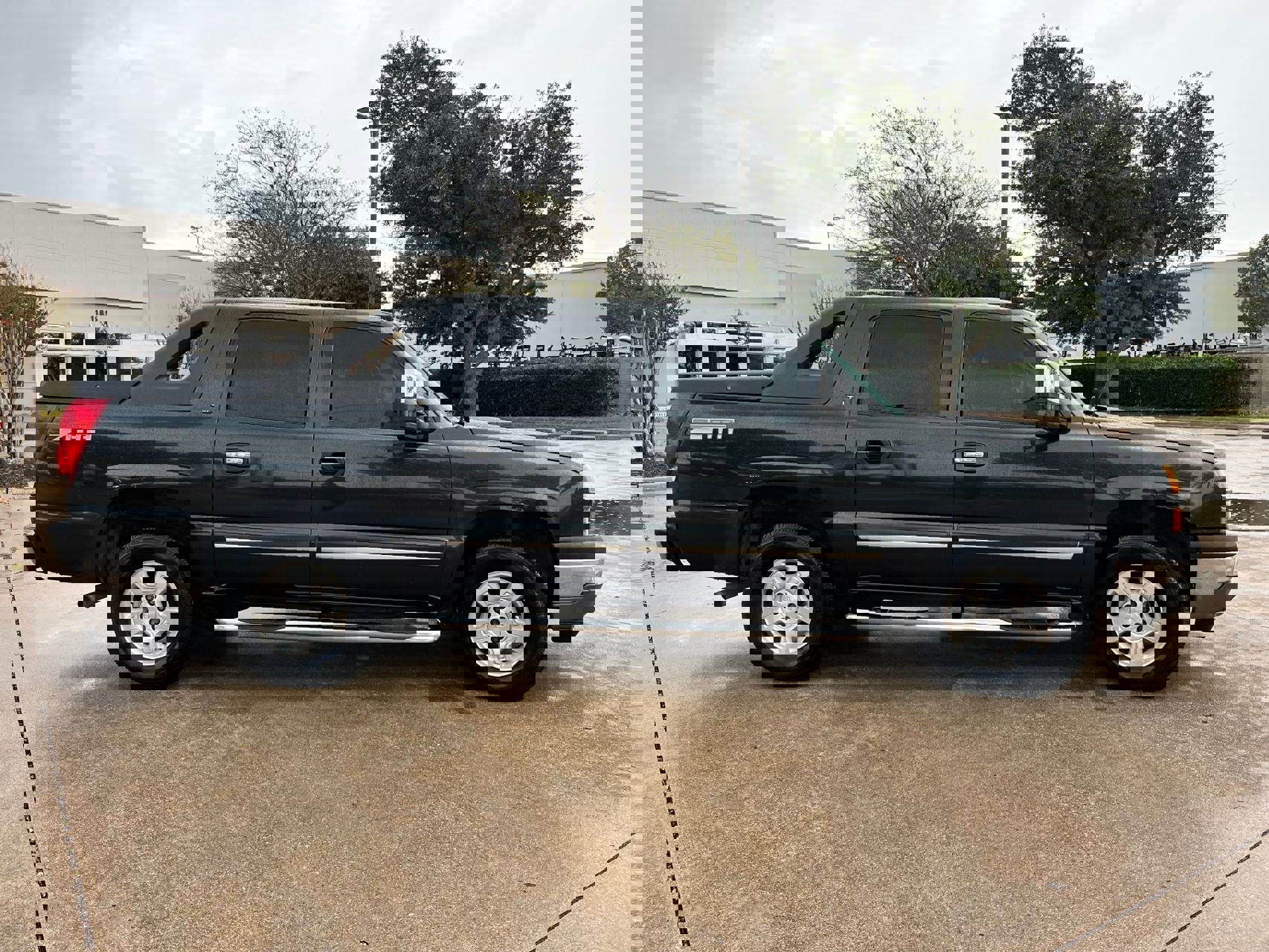 Used 2005 Chevrolet Avalanche Z66 w/ Preferred Equipment Group image 4