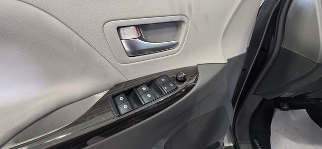 Used 2018 Toyota Sienna XLE Premium image 12