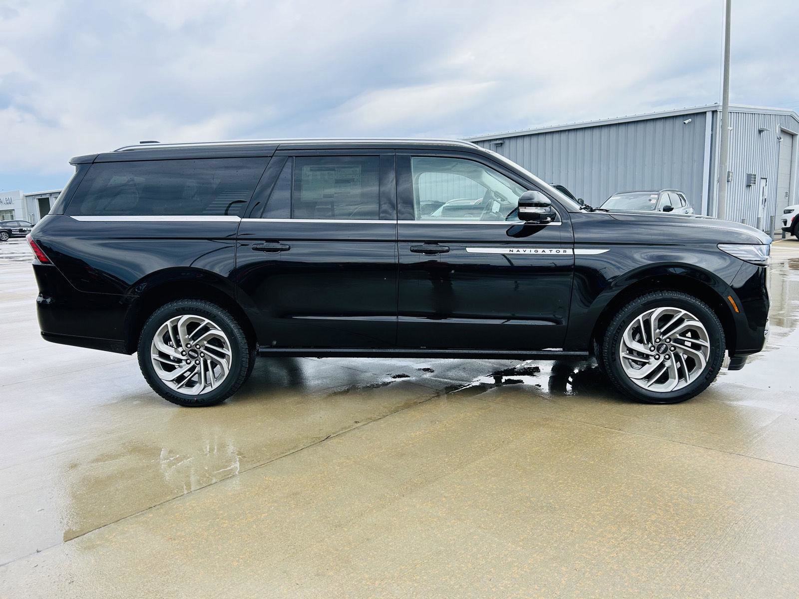New 2026 Lincoln Navigator L Reserve AWD/4WD image 57