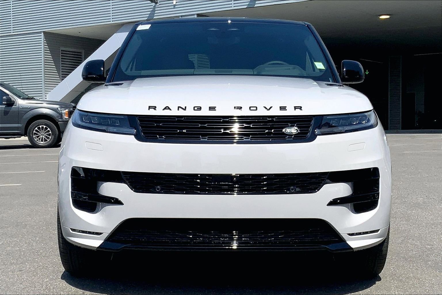 New 2026 Land Rover Range Rover Sport Dynamic SE AWD/4WD image 3