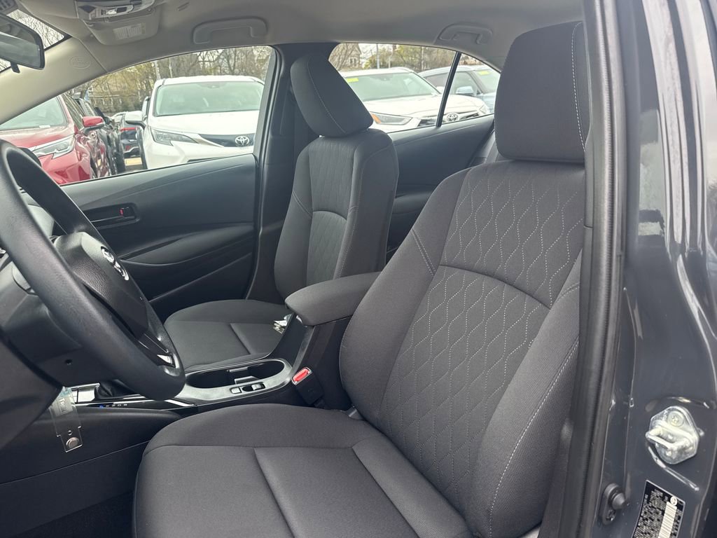 Used 2025 Toyota Corolla LE FWD image 14