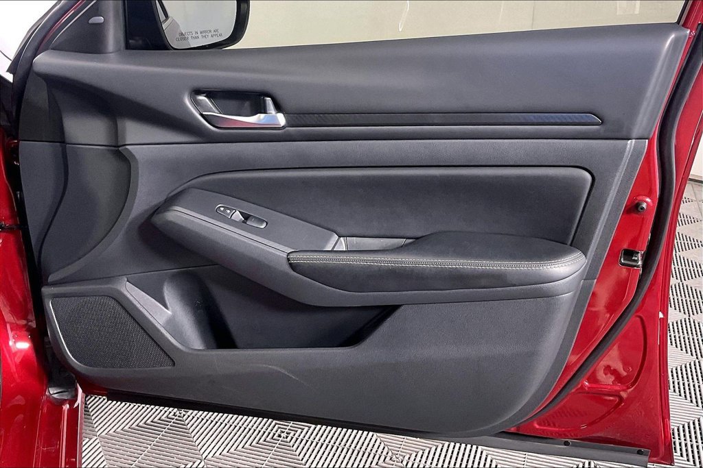 Used 2025 Nissan Altima 2.5 SV FWD image 21