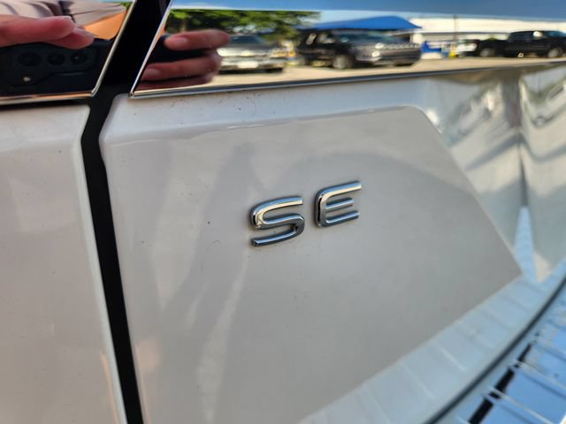 Used 2024 Volkswagen Atlas SE w/ Panoramic Sunroof Package FWD image 6