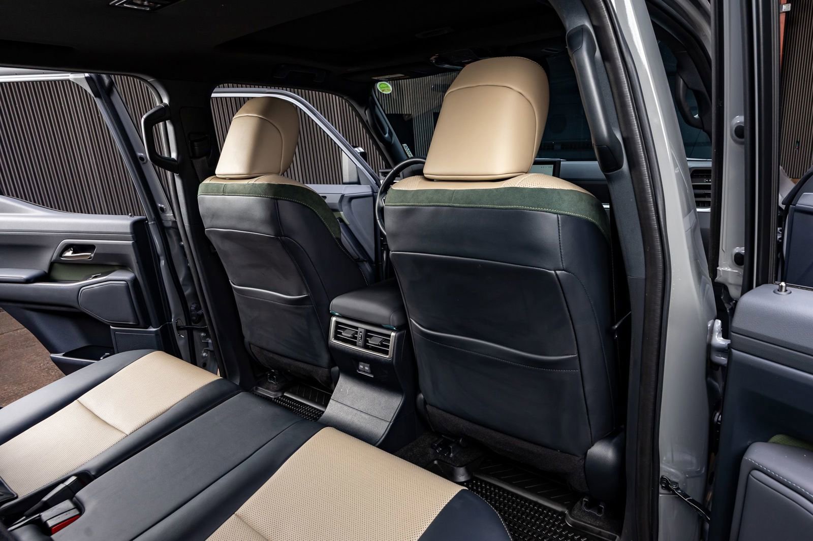 Used 2024 Lexus GX 550 image 32