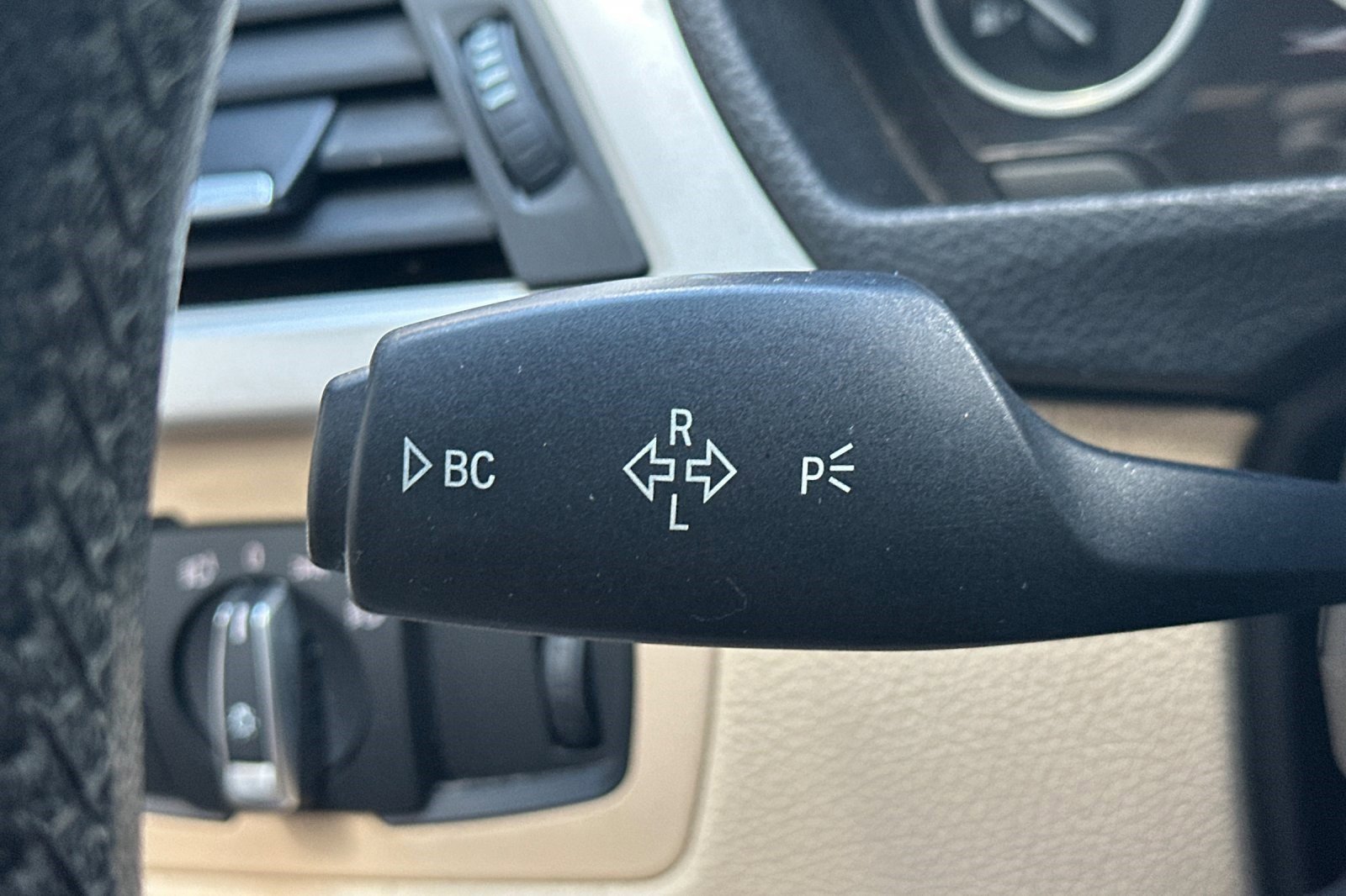 Used 2014 BMW 320i Sedan image 31