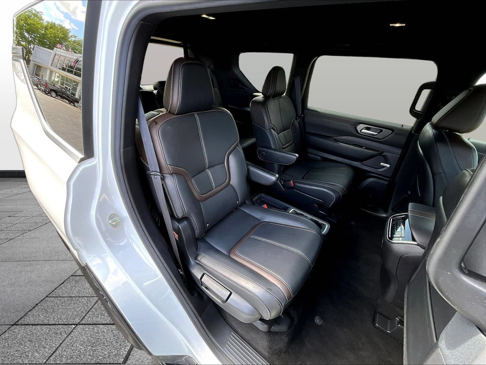 Certified 2025 Nissan Armada SL w/ Captain's Chari Seat Package AWD/4WD image 28