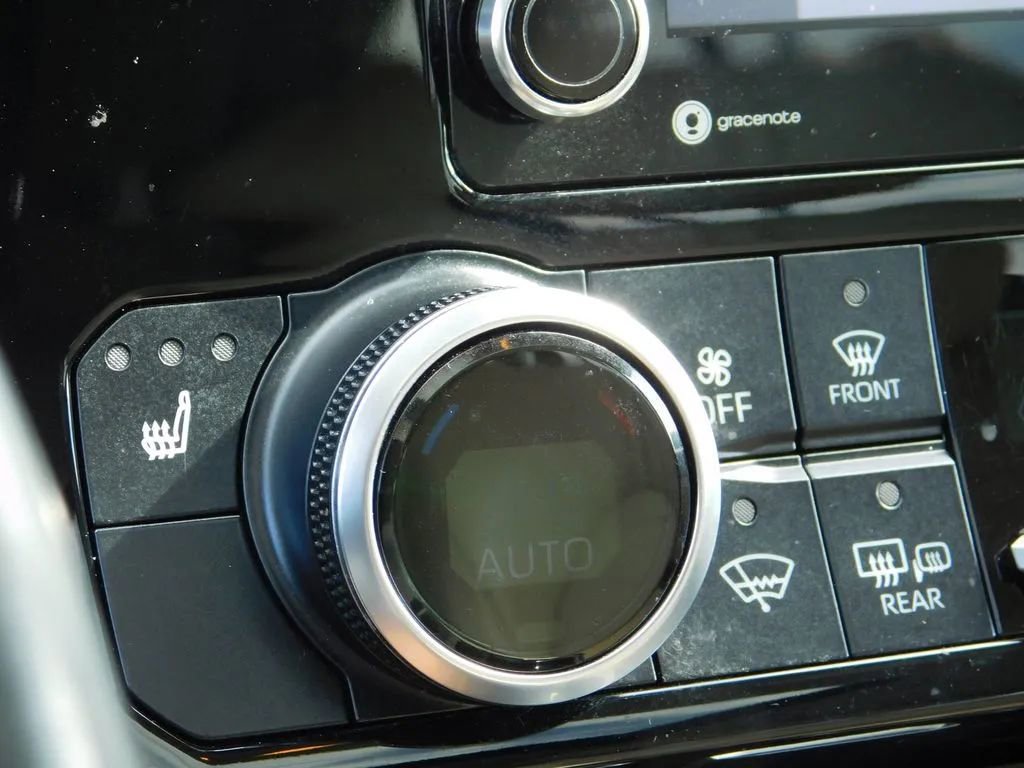 Used 2020 Toyota Highlander XLE image 23