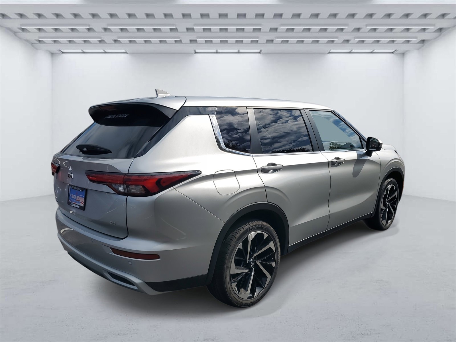 Used 2024 Mitsubishi Outlander SE image 4