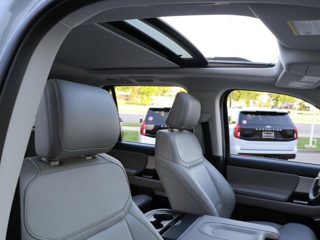 Used 2025 Ford Expedition Active AWD/4WD image 10