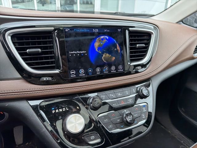 Used 2019 Chrysler Pacifica Limited w/ Advanced Safetytec Group image 2