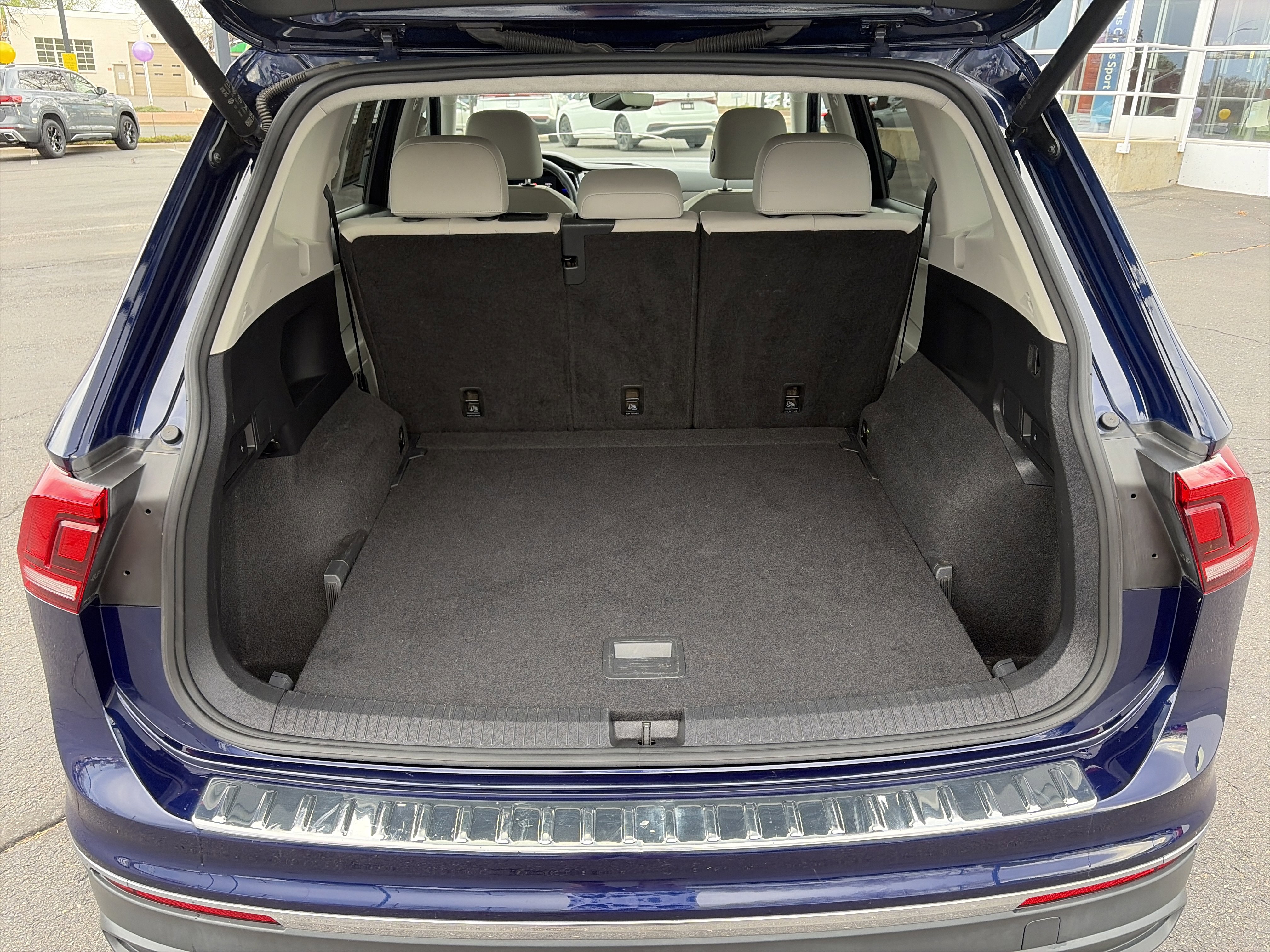 Used 2022 Volkswagen Tiguan SE image 24
