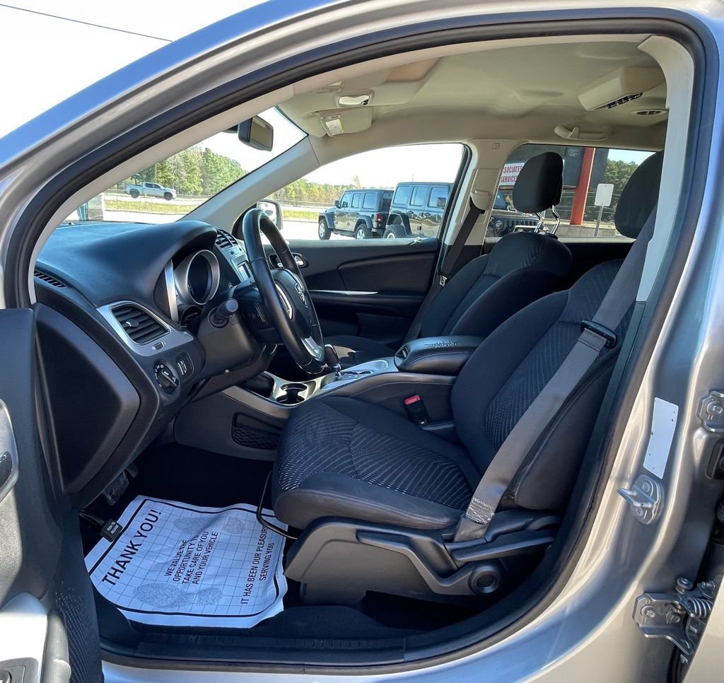 Used 2018 Dodge Journey SXT w/ Connectivity Group FWD image 18