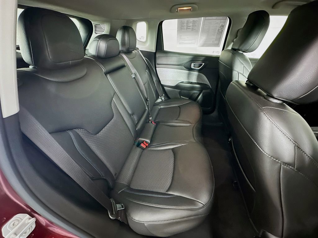 Certified 2022 Jeep Compass Latitude image 36