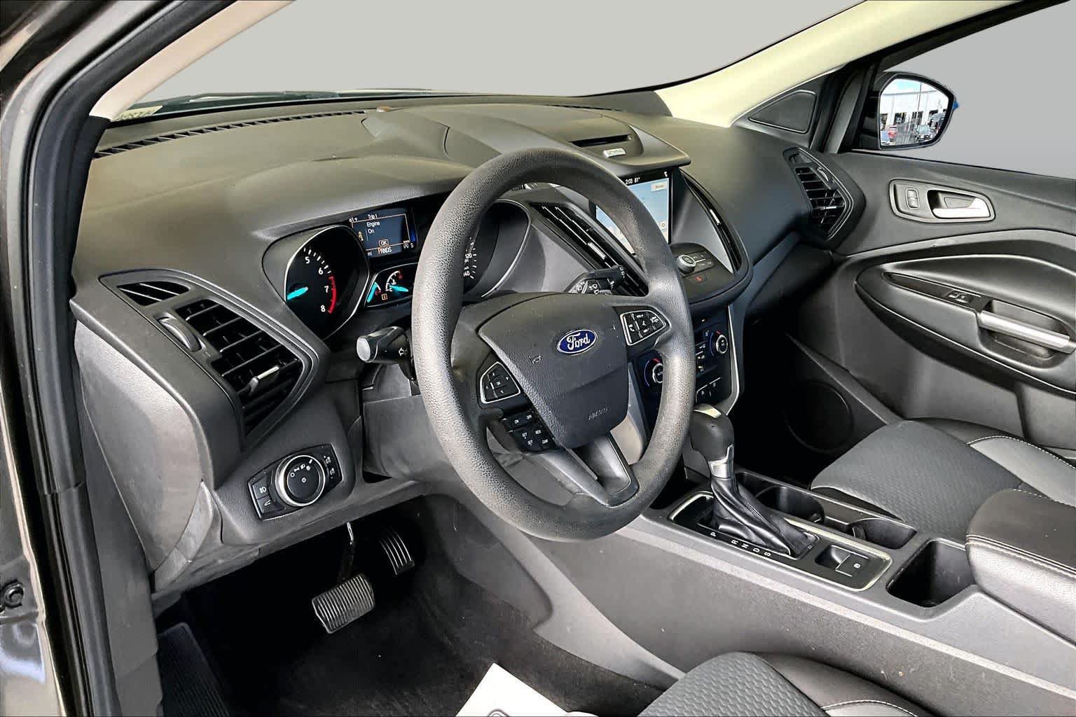 Used 2017 Ford Escape SE w/ Equipment Group 201A FWD image 17