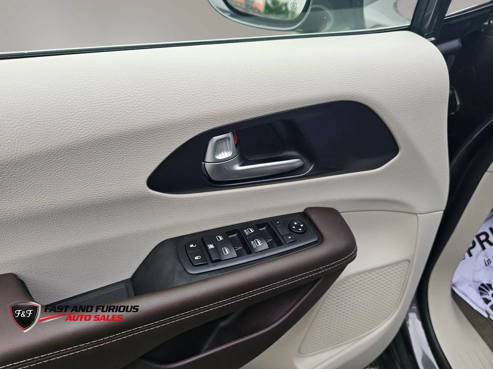Used 2020 Chrysler Pacifica Touring w/ Advanced Safetytec Group FWD image 36