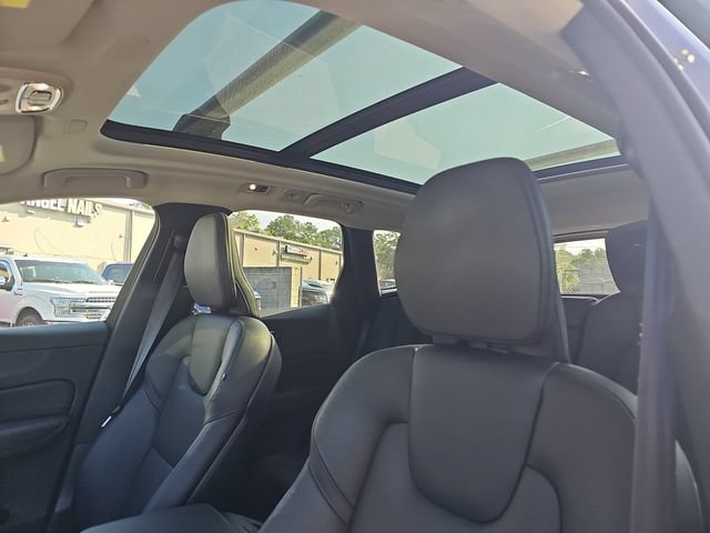Used 2019 Volvo XC60 T6 Momentum w/ Multimedia Package AWD/4WD image 10