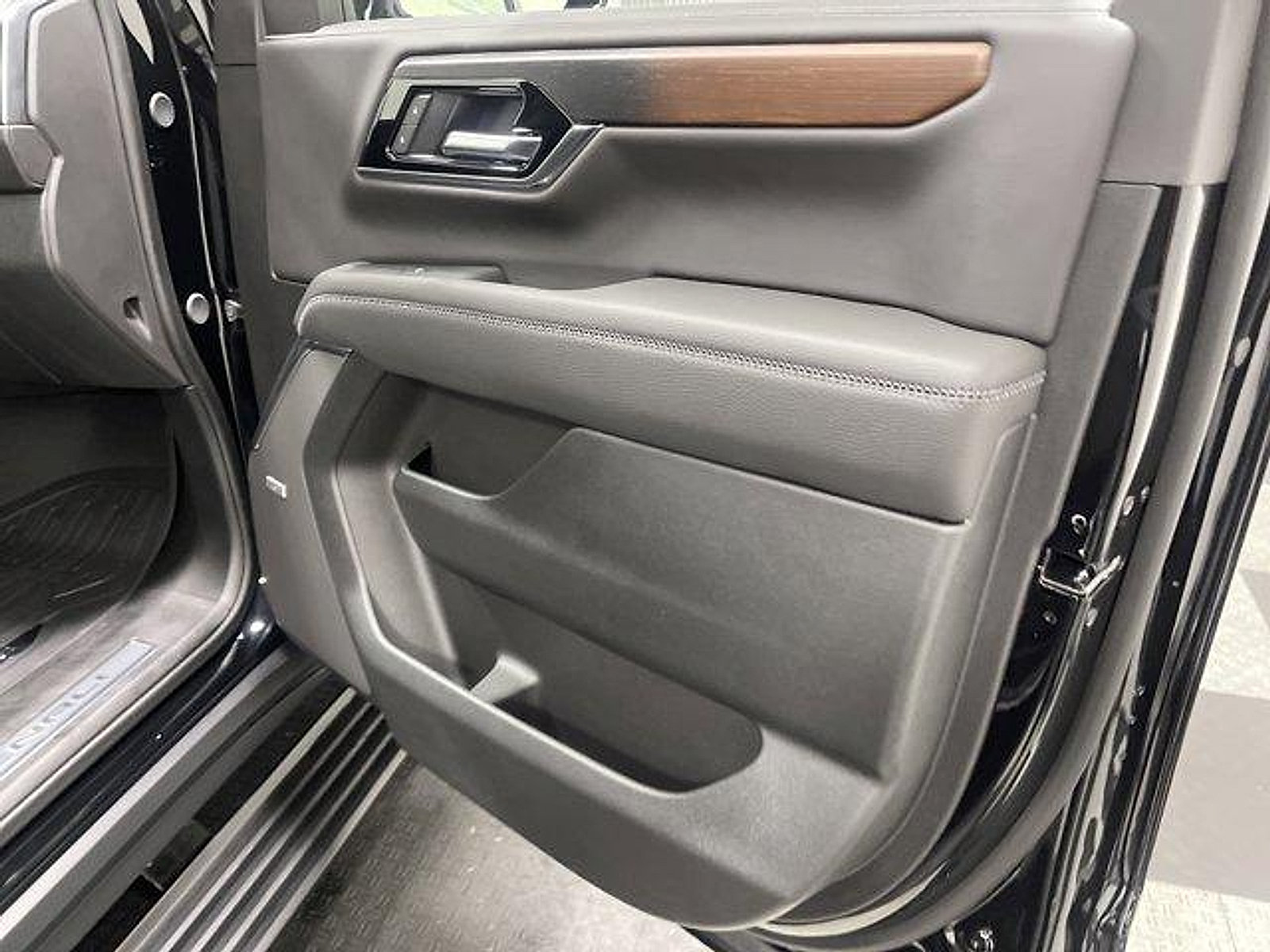New 2026 GMC Yukon XL Denali w/ Denali Reserve Package AWD/4WD image 18