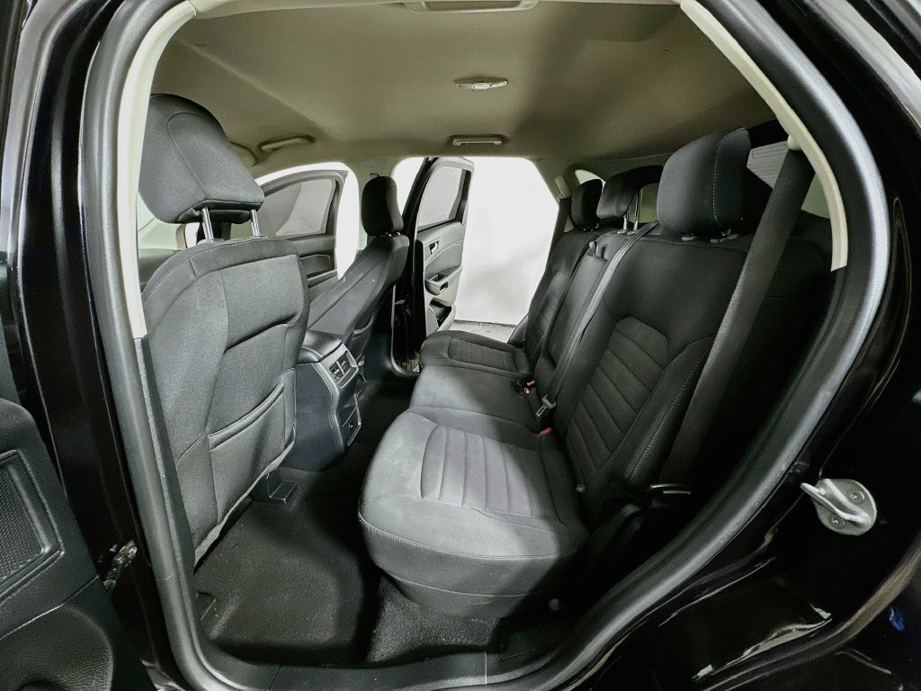Used 2024 Ford Edge SE w/ Black Appearance Package AWD/4WD image 16