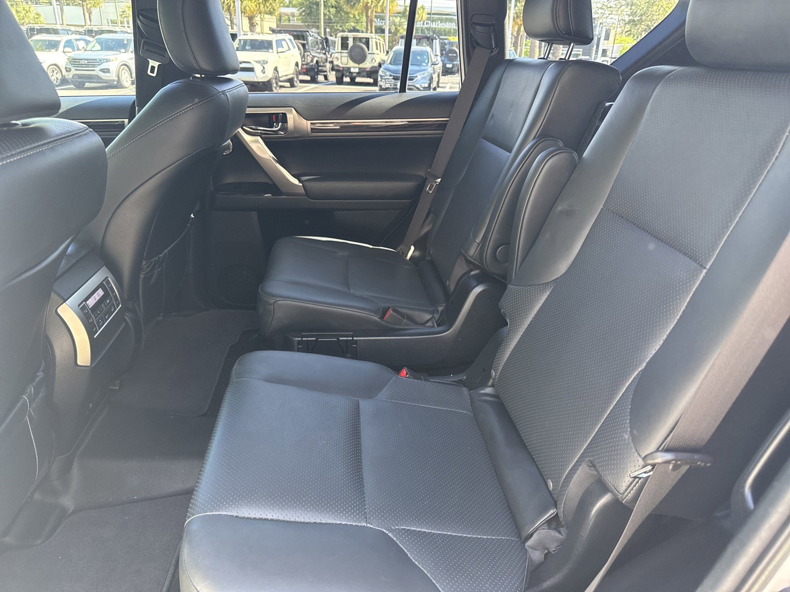 Used 2021 Lexus GX 460 Luxury w/ Sport Design Package AWD/4WD image 24