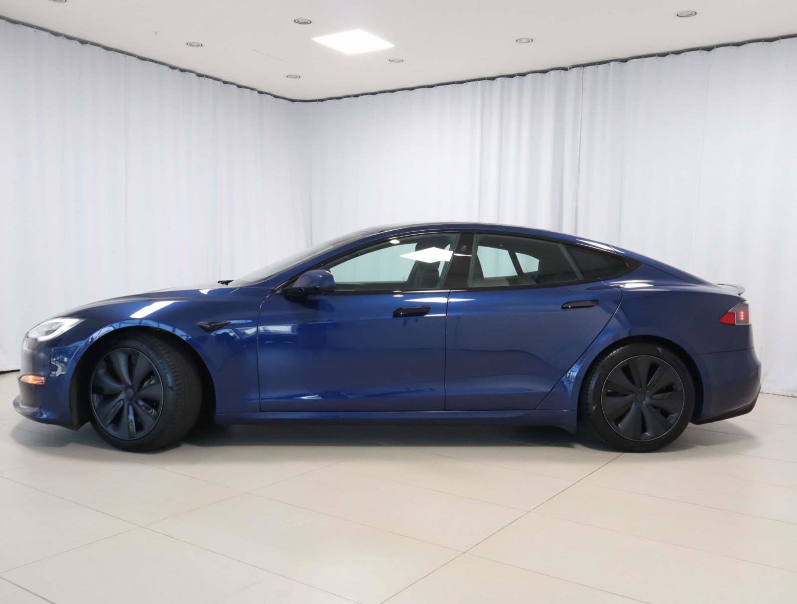 Used 2021 Tesla Model S Plaid image 2