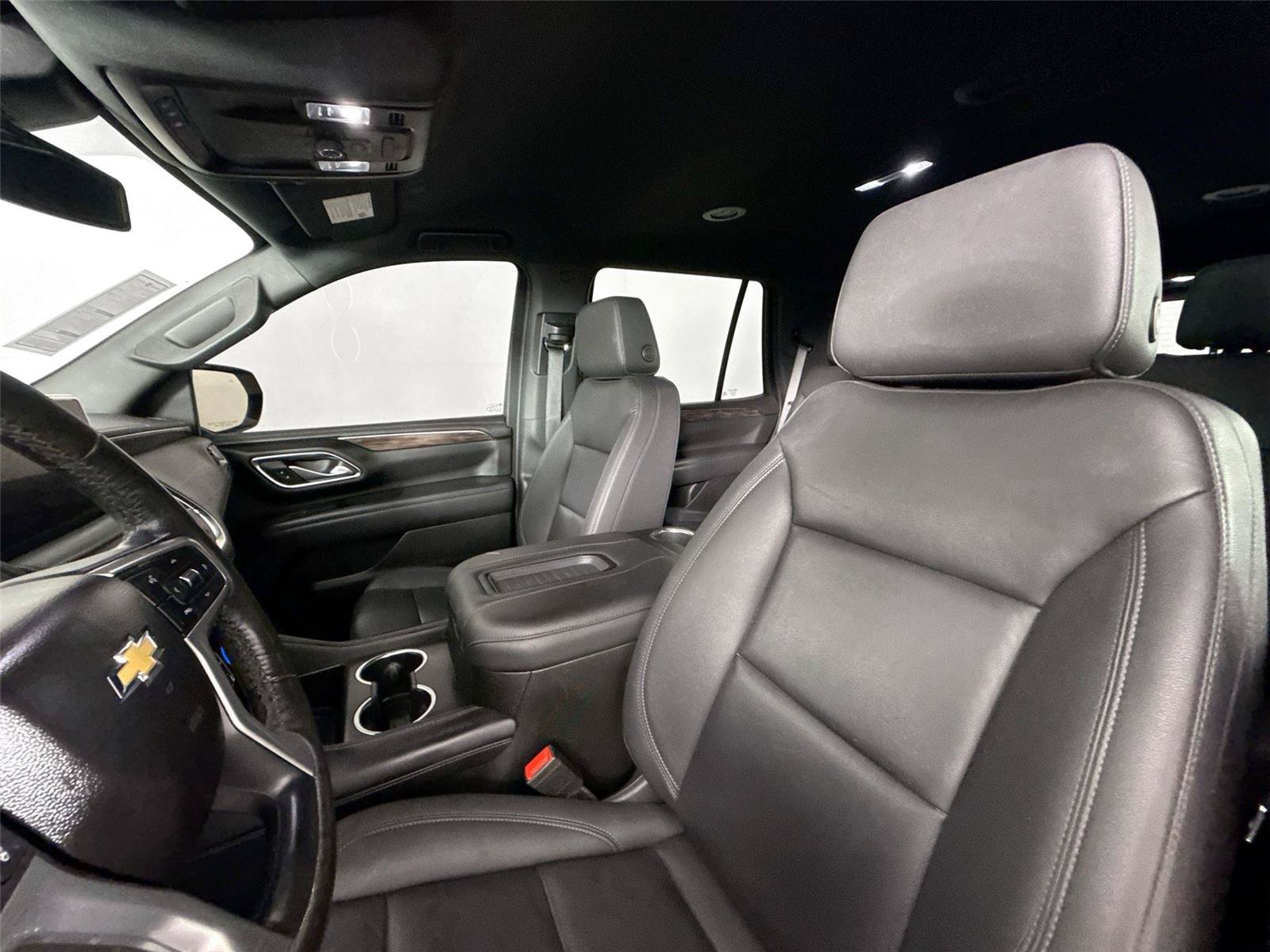 Used 2022 Chevrolet Tahoe LT w/ Luxury Package RWD image 3