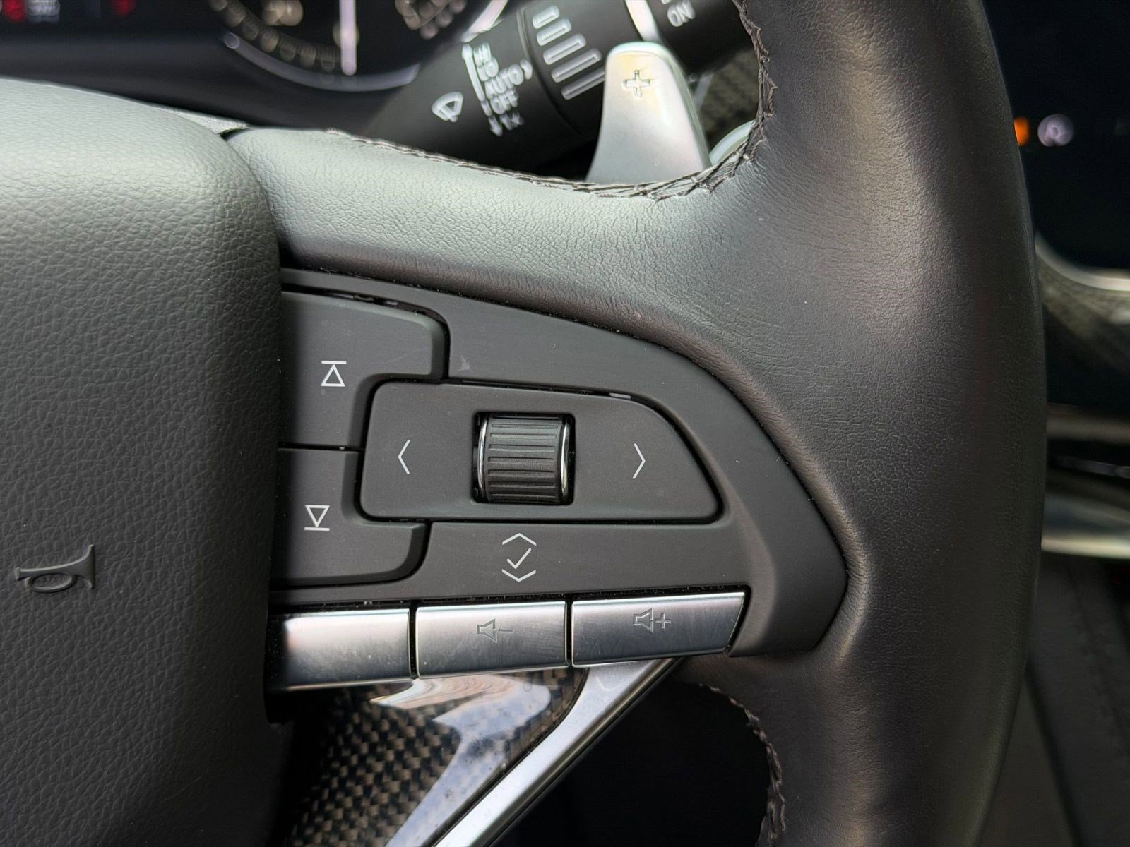 Used 2023 Cadillac XT6 Sport w/ LPO, Premium Carpet Package AWD/4WD image 28