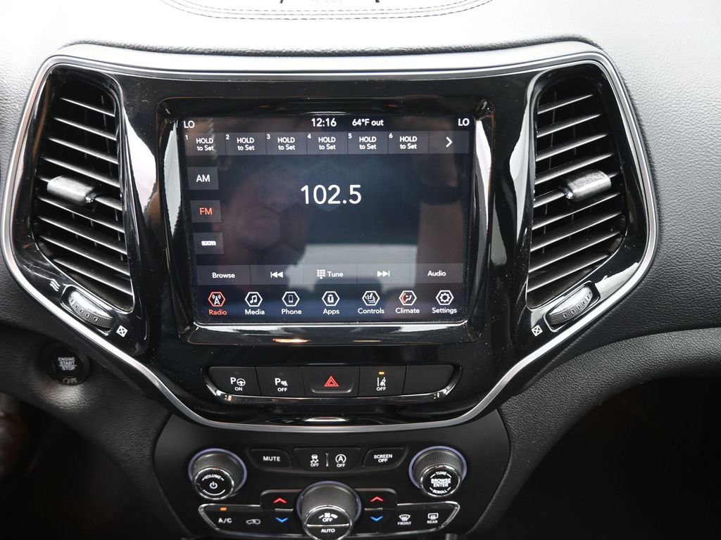 Used 2019 Jeep Cherokee Limited w/ Luxury Group AWD/4WD image 32