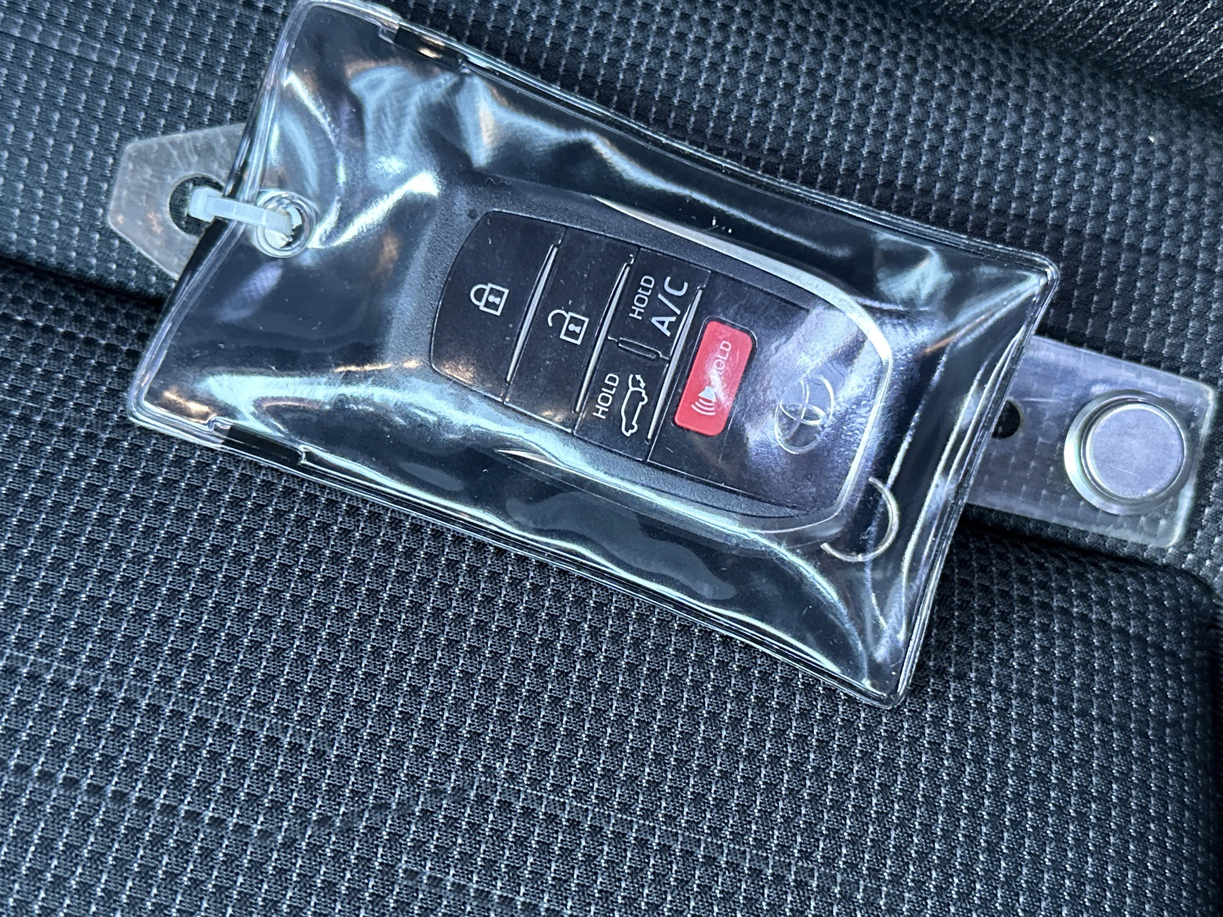 Used 2025 Toyota RAV4 SE image 35