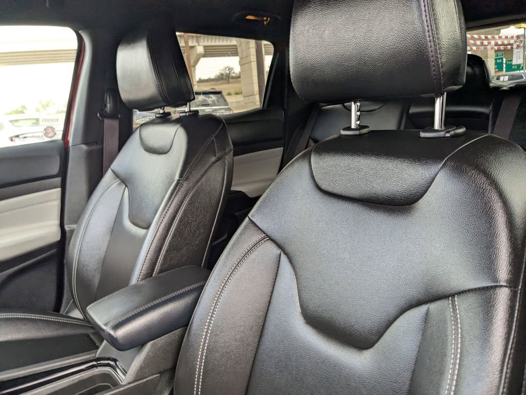 Used 2025 Jeep Compass Limited image 11