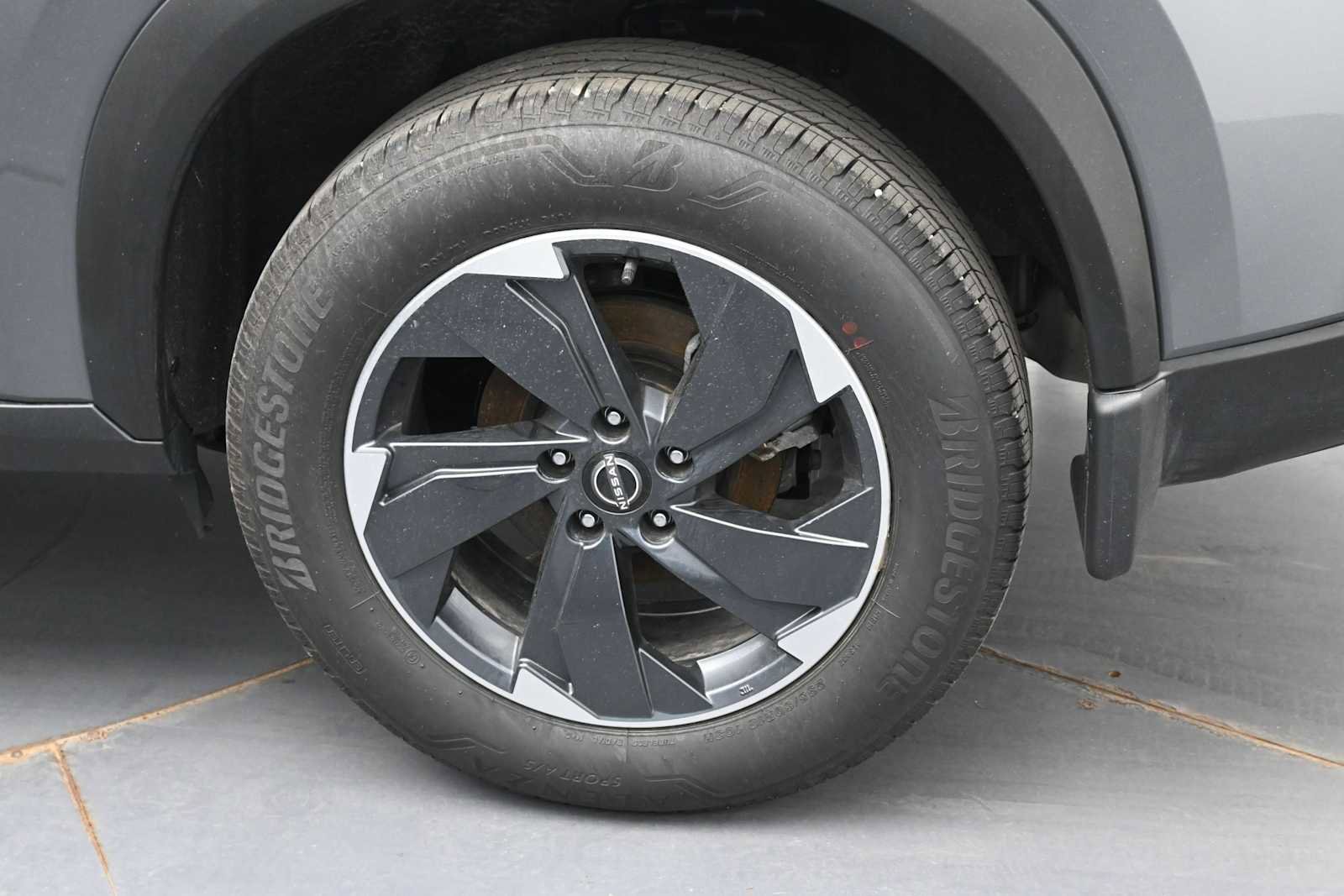 Used 2025 Nissan Rogue SV AWD/4WD image 5