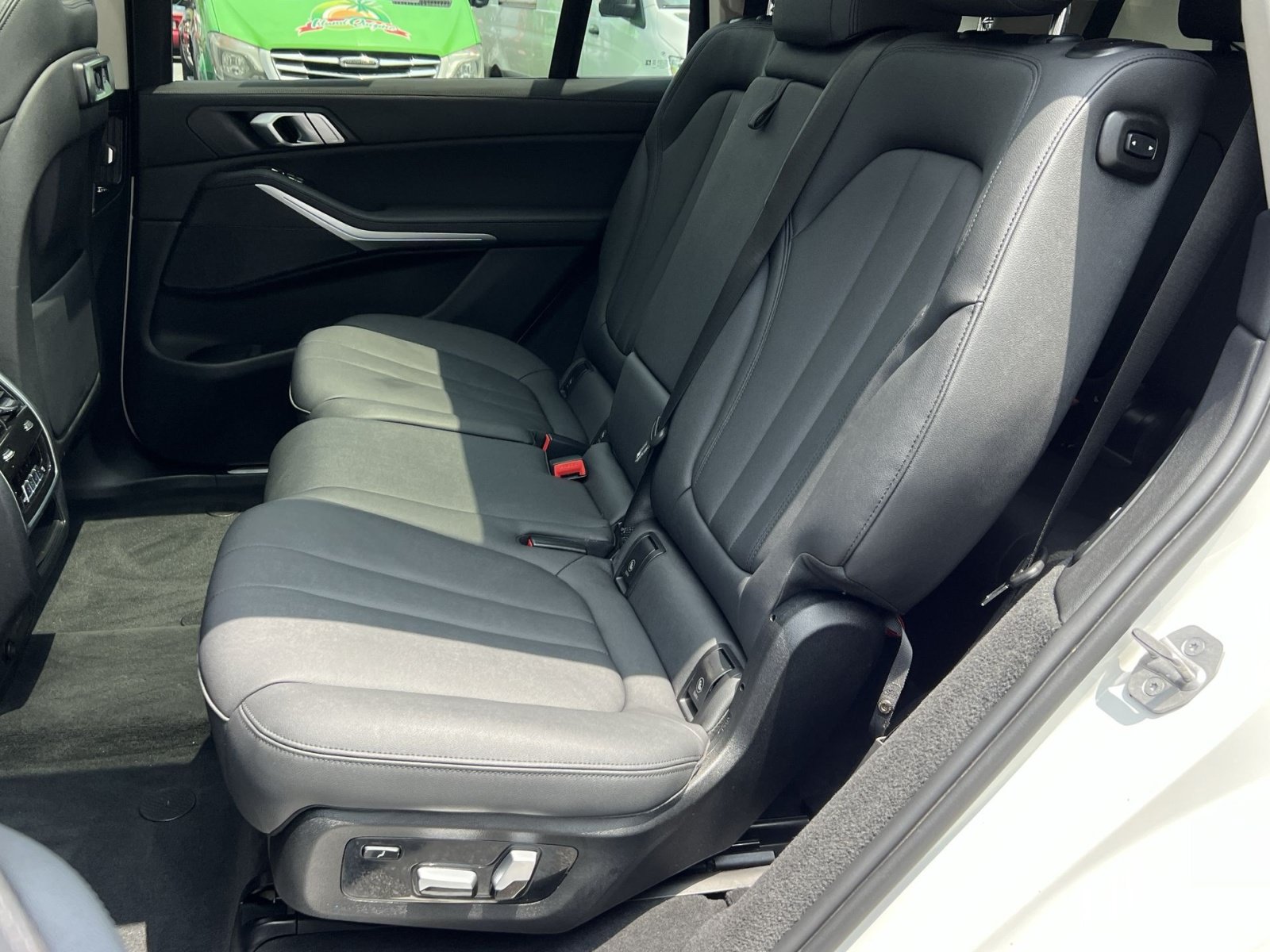Used 2022 BMW X7 xDrive40i w/ Premium Package AWD/4WD image 30