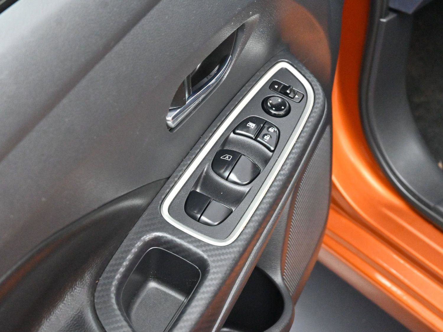 Used 2021 Nissan Versa SR w/ Convenience Package image 10