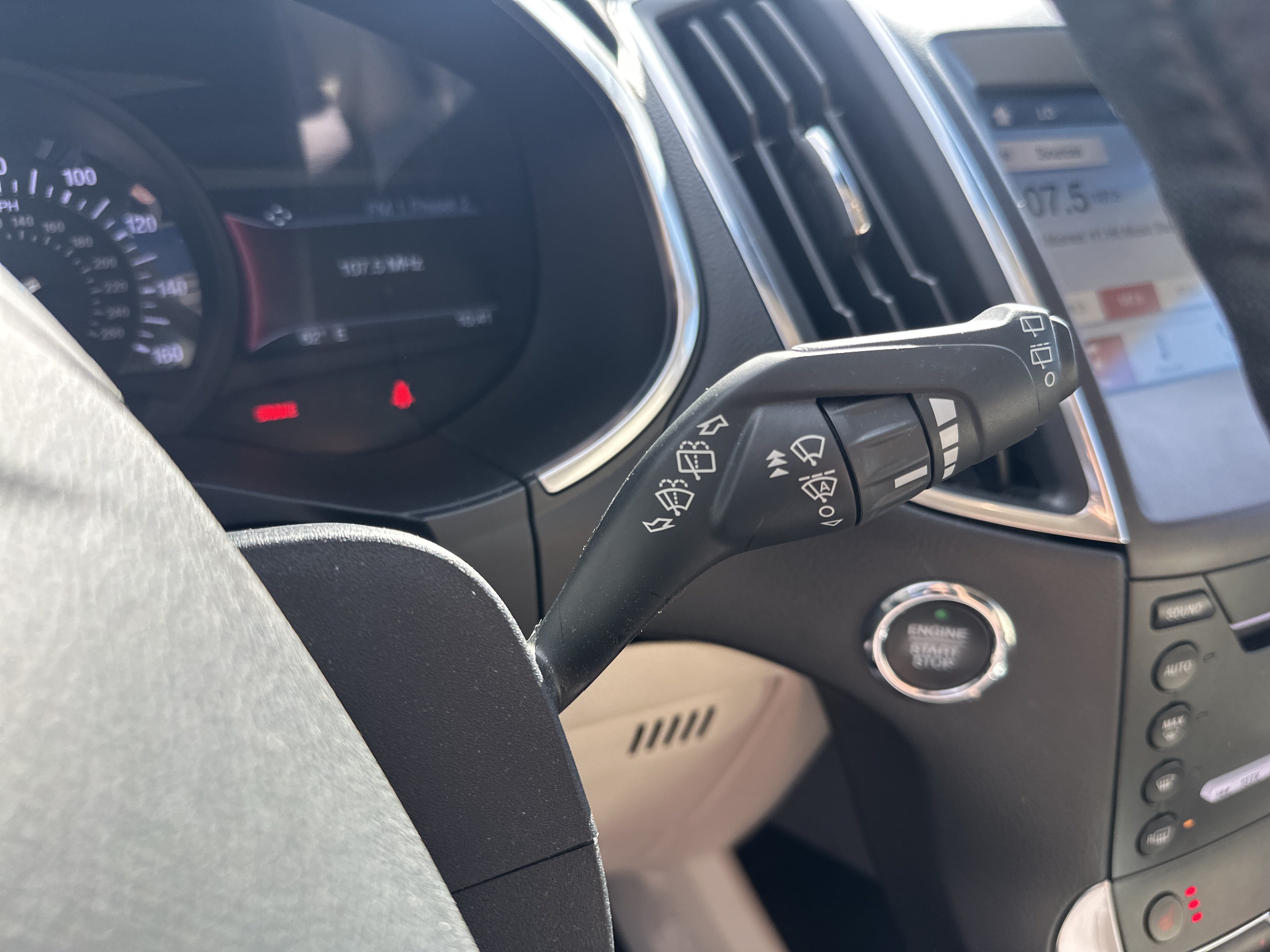 Used 2019 Ford Edge Titanium AWD/4WD image 25