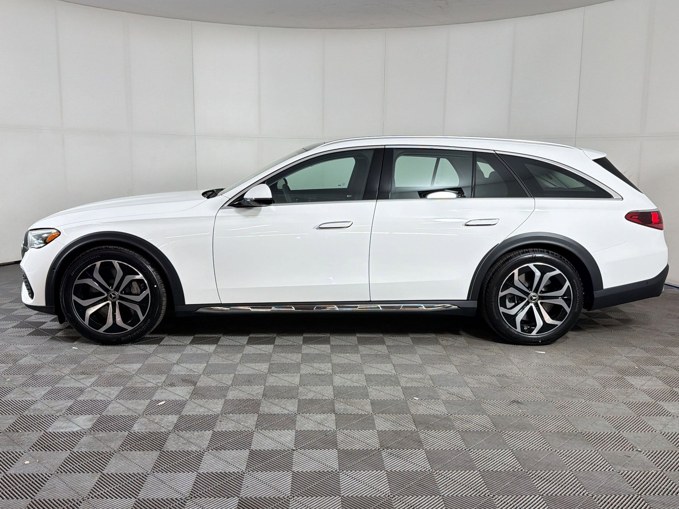 New 2026 Mercedes-Benz E 450 4MATIC All-Terrain Wagon image 2