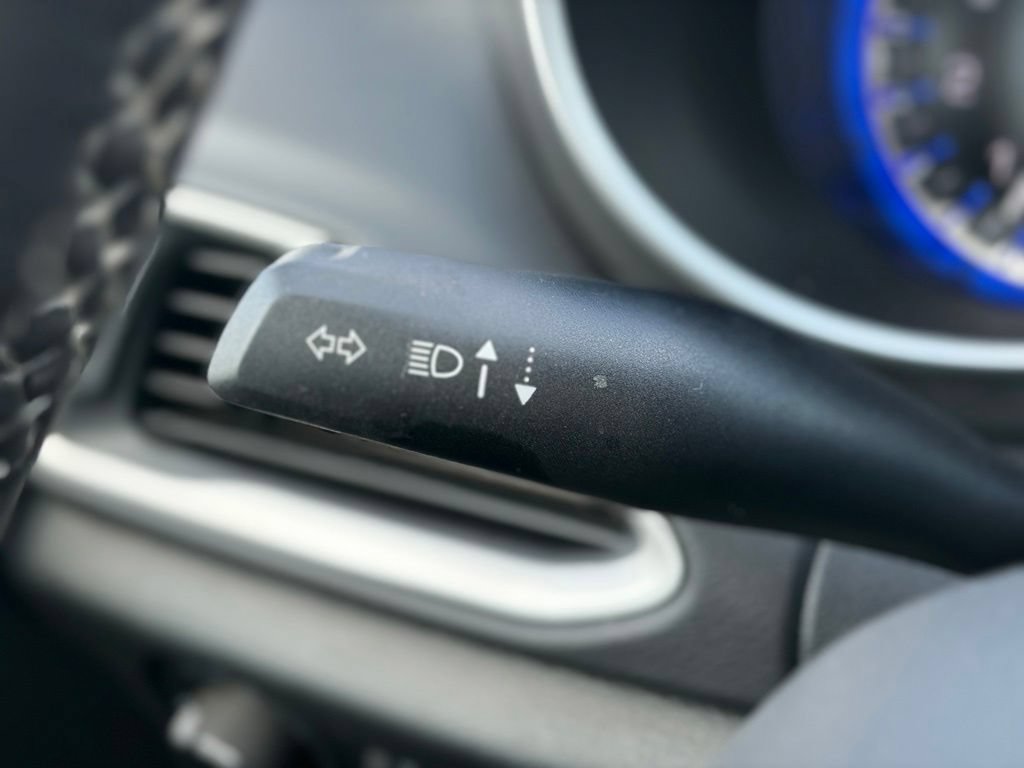 Certified 2025 Chrysler Pacifica Select FWD image 28
