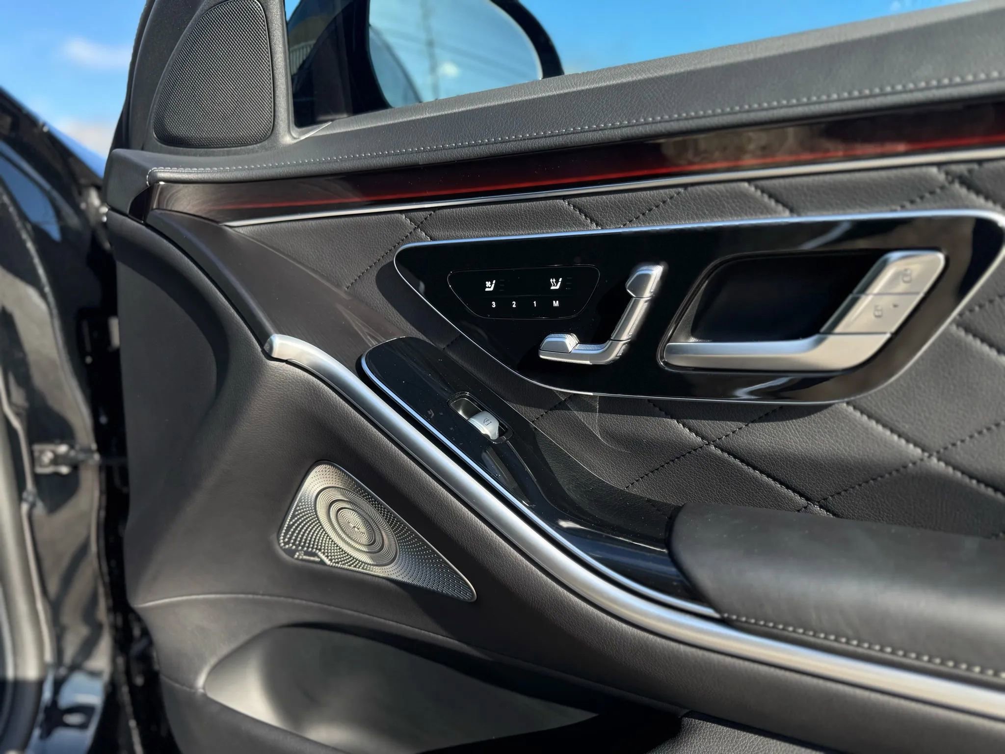 Used 2025 Mercedes-Benz S 580 4MATIC Sedan image 37