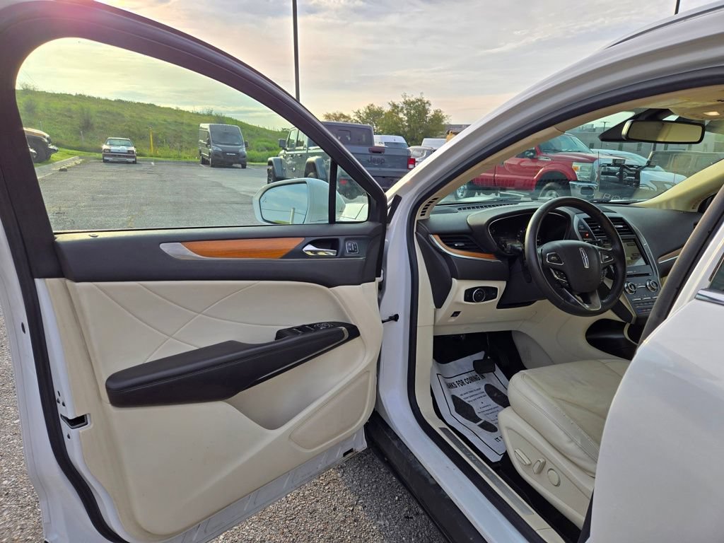 Used 2016 Lincoln MKC Reserve w/ Lincoln MKC Climate Package FWD image 12