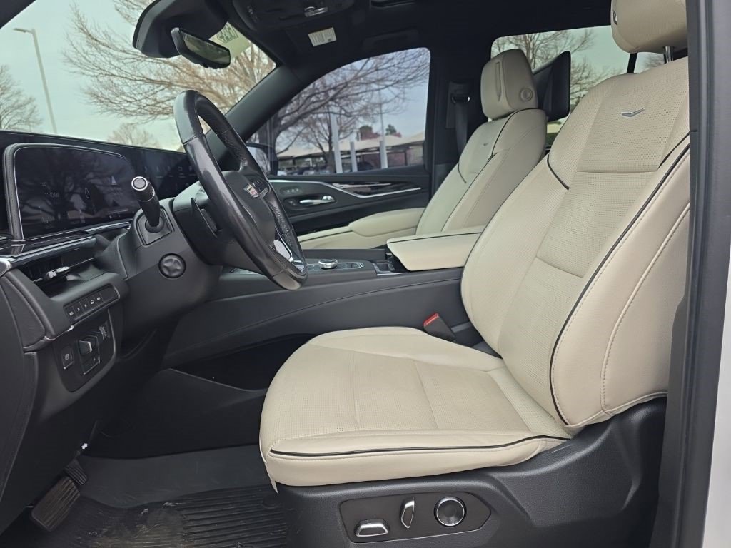 Certified 2021 Cadillac Escalade Sport w/ LPO, ONYX Package image 11