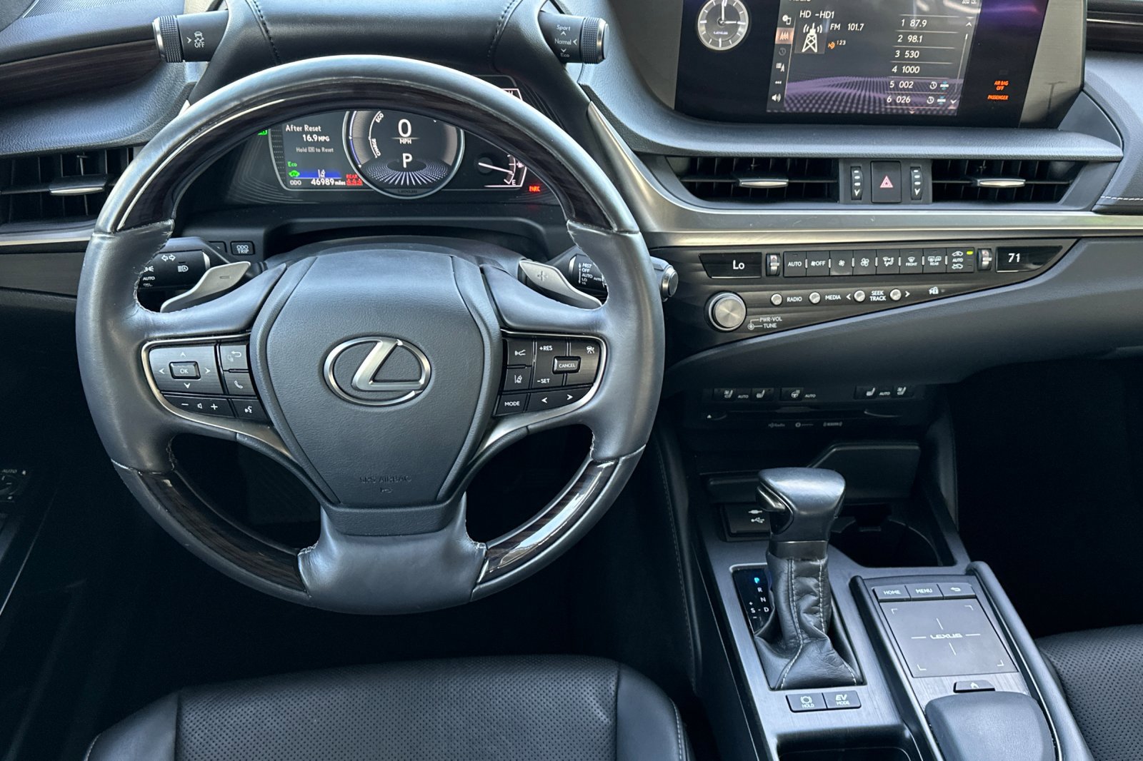 Used 2021 Lexus ES 300h w/ Premium Package image 14