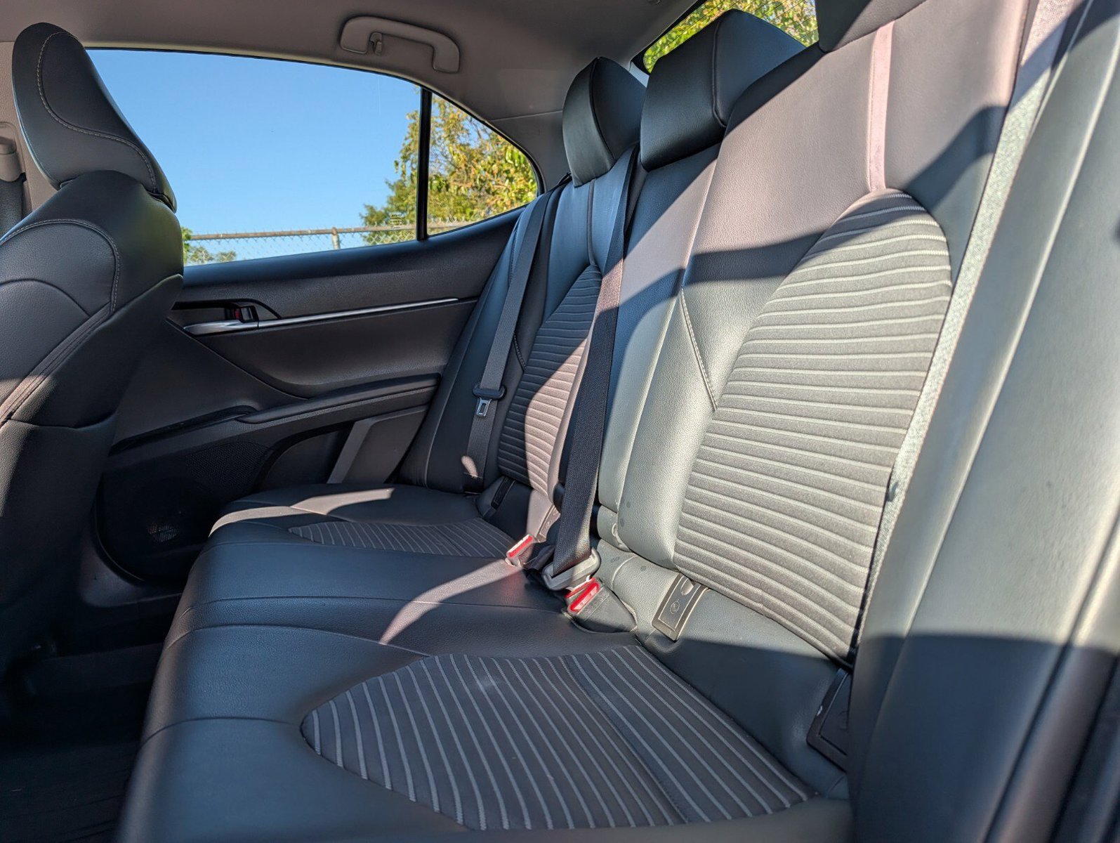 Used 2019 Toyota Camry SE FWD image 17