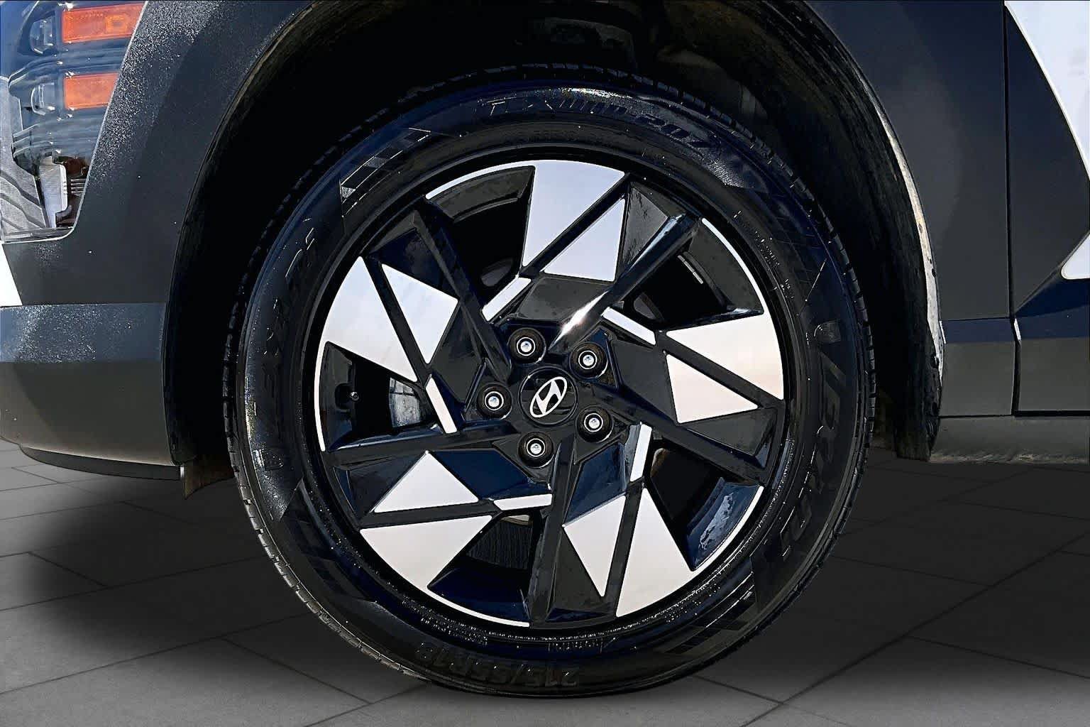 Certified 2025 Hyundai Kona SEL AWD/4WD image 11
