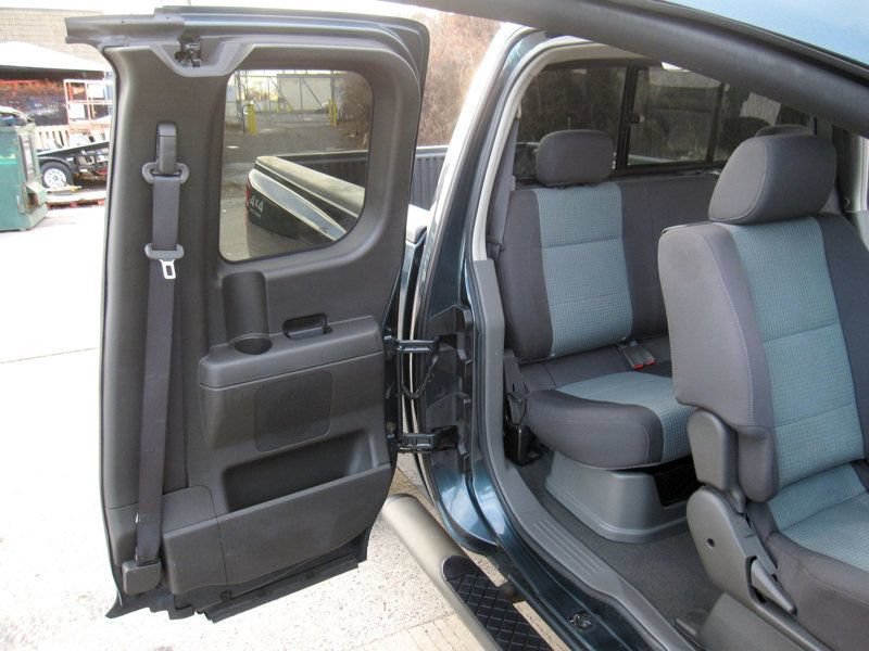Used 2005 Nissan Titan SE AWD/4WD image 29