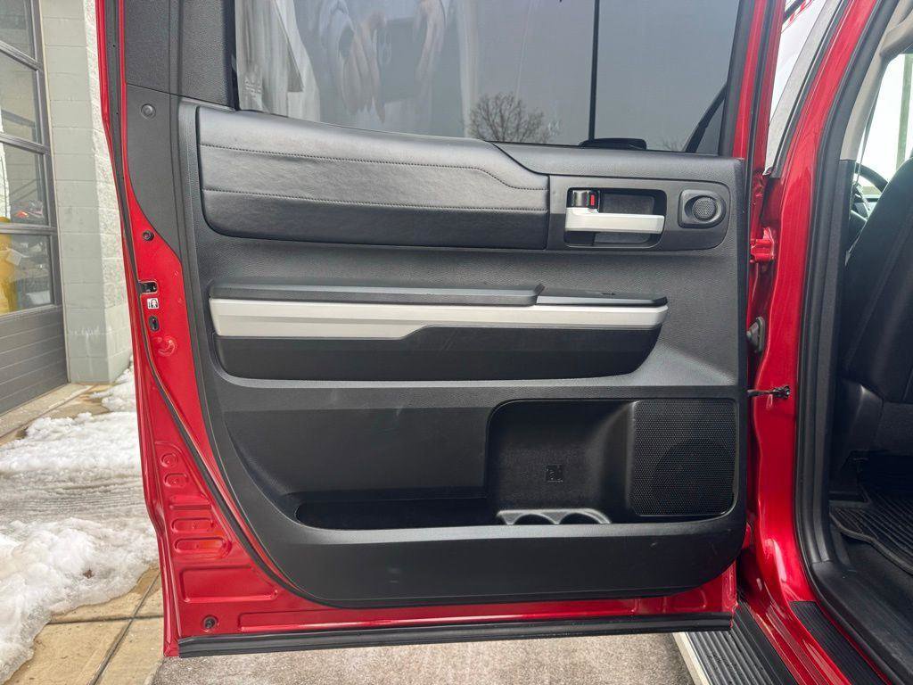 Used 2019 Toyota Tundra Limited w/ Limited Premium Package image 39