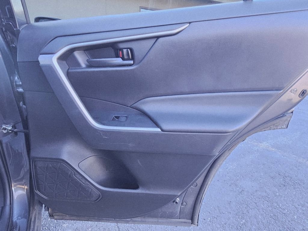 Used 2021 Toyota RAV4 LE image 28