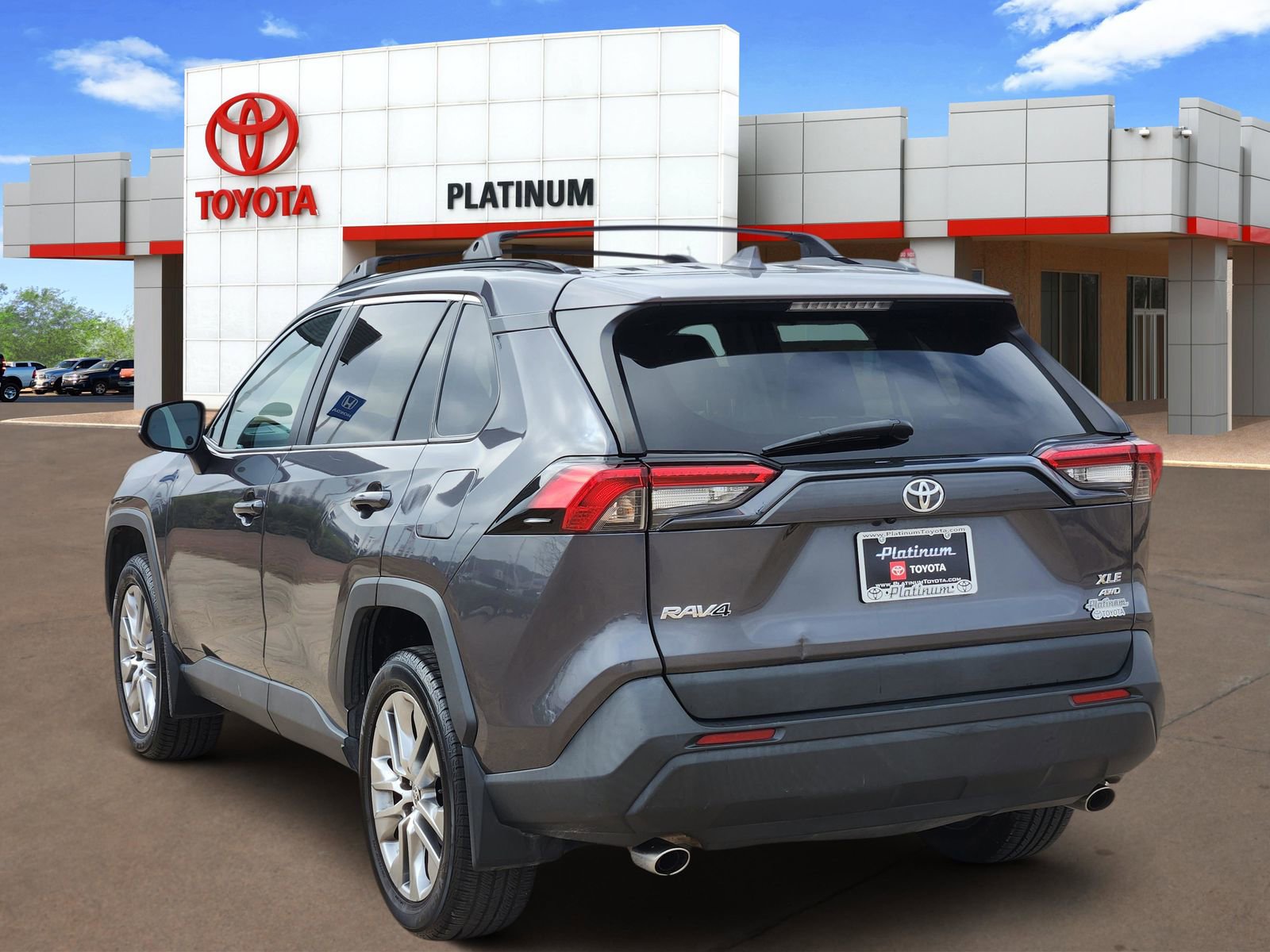 Used 2022 Toyota RAV4 XLE Premium AWD/4WD image 5