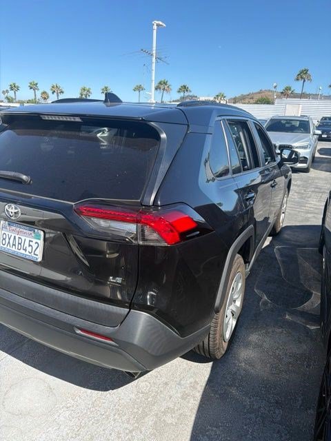 Used 2020 Toyota RAV4 LE FWD image 3
