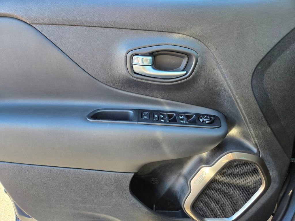 Used 2022 Jeep Renegade Limited w/ Sun, Sound & Wheels Group image 20