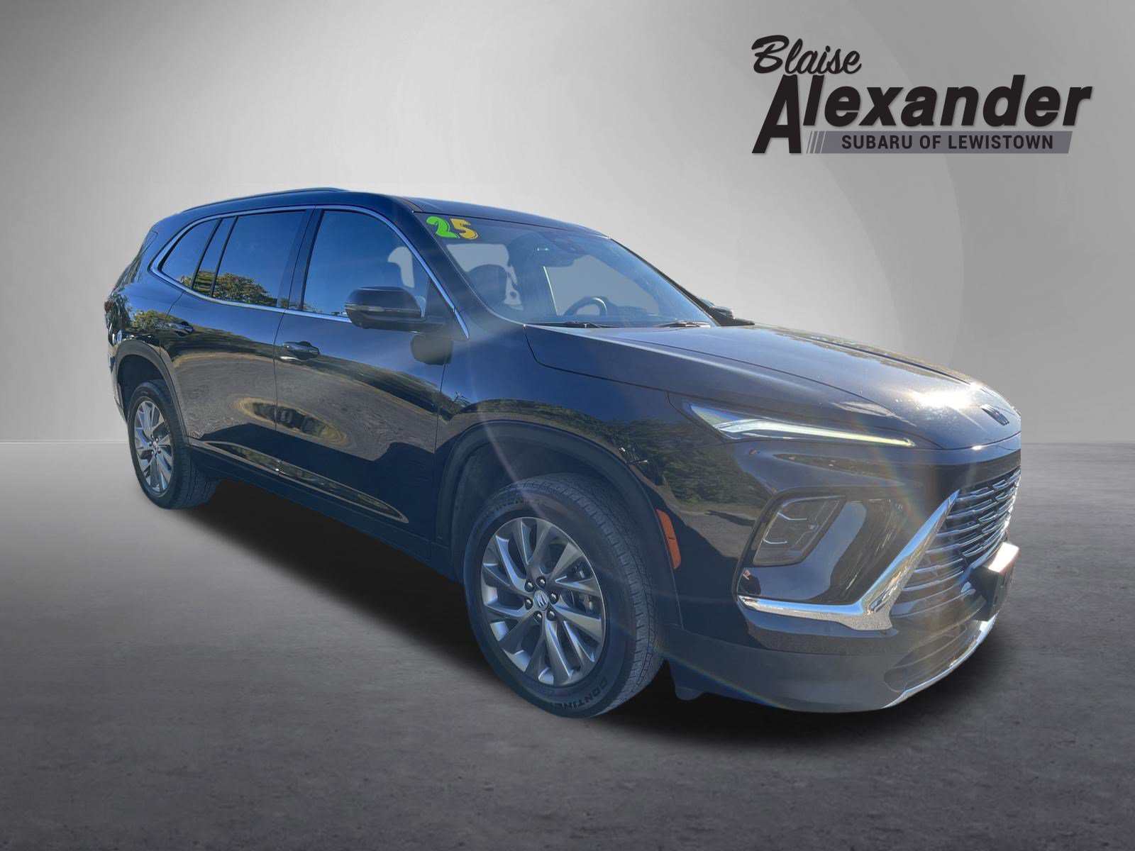 Used 2025 Buick Enclave Preferred AWD/4WD image 1