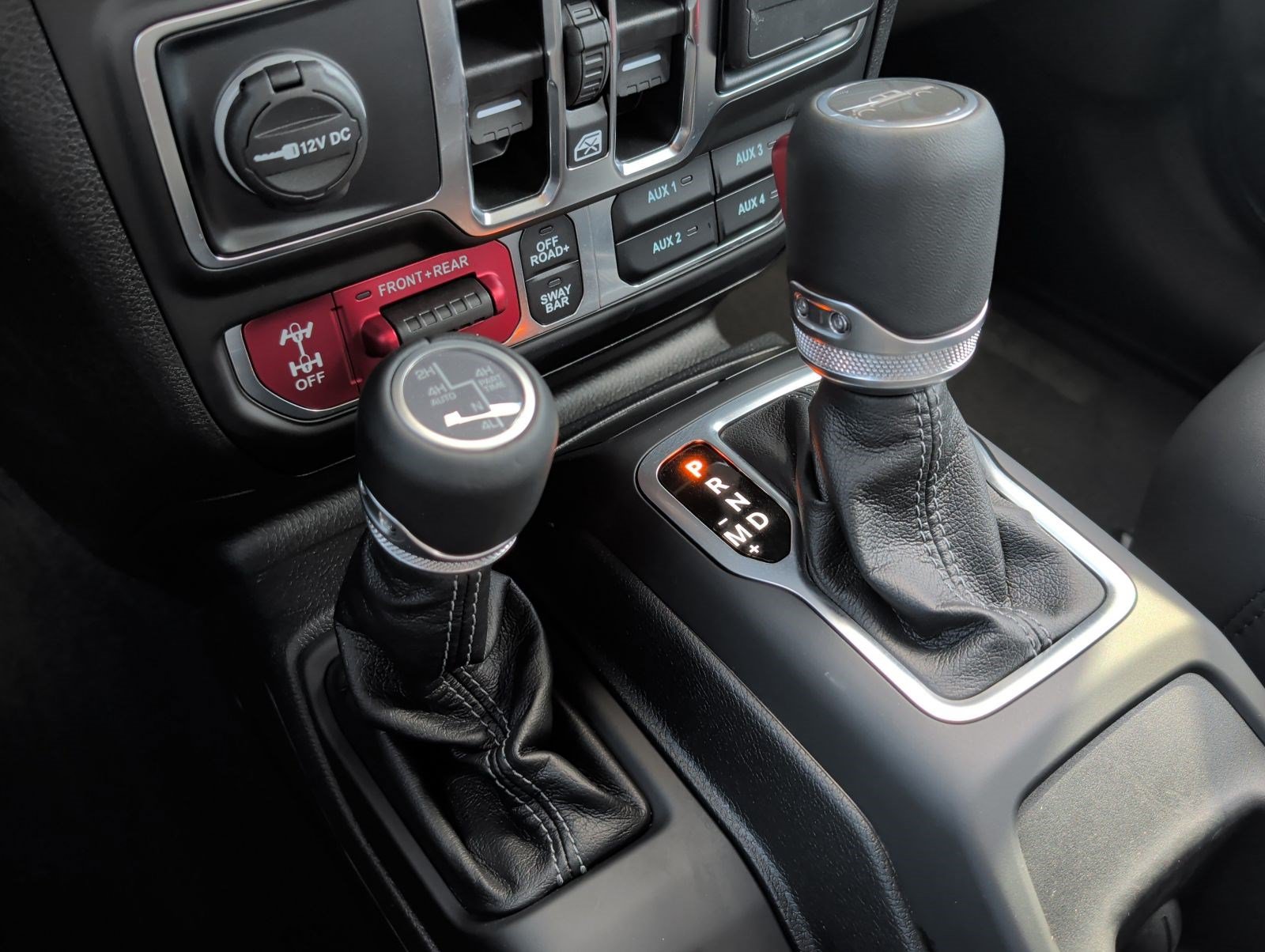 Used 2025 Jeep Gladiator Rubicon AWD/4WD image 21
